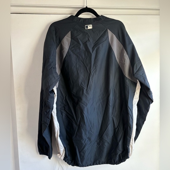 NY Yankees on field rain jacket. Men’s size L. - Picture 2 of 3